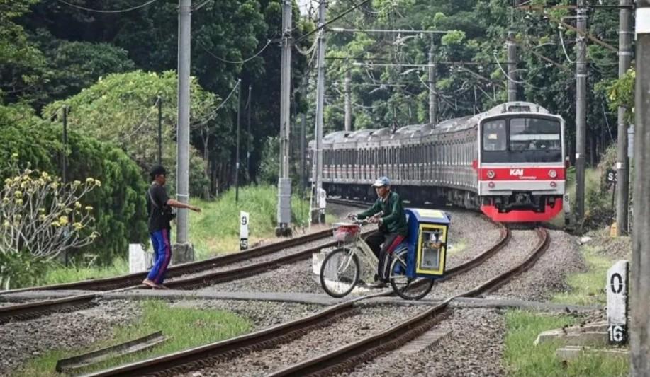 PT KAI Daop 1 Jakarta Targetkan Penutupan 40 Perlintasan Liar Demi Keselamatan Kereta Api