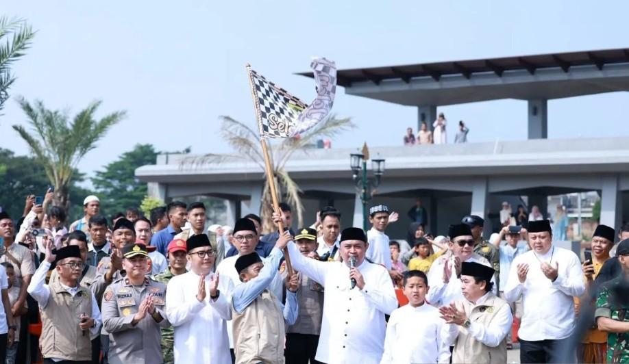 Pemkab Bogor Resmi Lepas Jamaah Haji Kloter 21 dari Masjid Raya Nurul Wathon untuk Pertama Kalinya