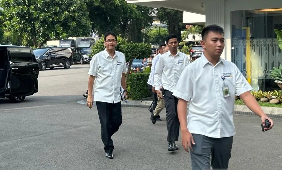 Presiden Prabowo Bahas Ekonomi dan Percepatan PLTS 100 Gigawatt dalam Rapat Terbatas di Istana