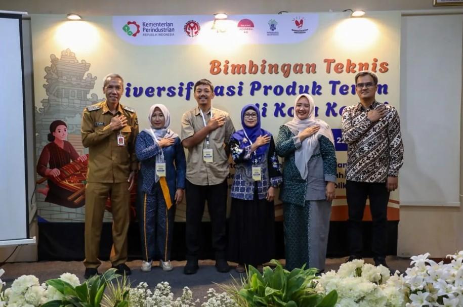 Kemenperin Dorong Tenun Ikat Kediri Naik Kelas Melalui Kolaborasi Desain dan Inovasi Produk