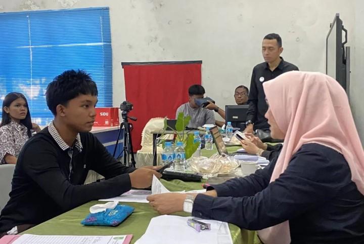 Disdukcapil Batam Jemput Bola Perekaman KTP-el untuk Pelajar di Sekolah