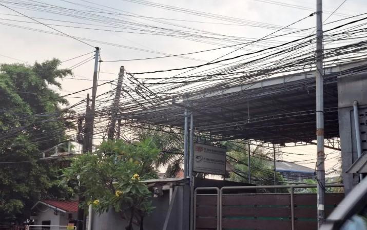 PLN Watch Minta Penertiban Perusahaan Internet yang Gunakan Tiang Listrik Tanpa Izin