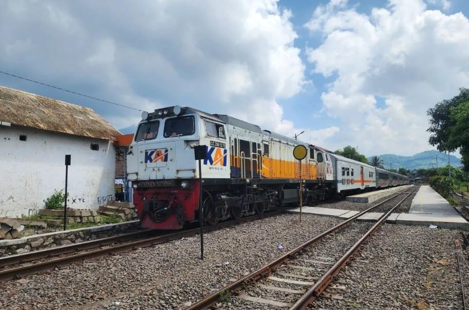 KAI Daop 2 Bandung Tempuh Jalur Hukum Usai Kereta Panoramic KA Papandayan Tertemper Truk Parkir Sembarangan