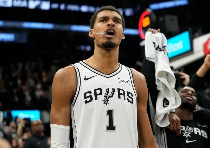 Victor Wembanyama Menggila, Spurs Taklukkan Thunder 122-115 Lewat Dua Kali Overtime