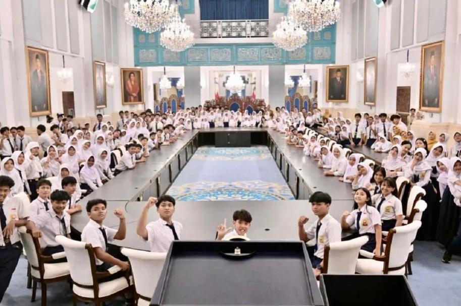 Ratusan Mahasiswa dan Pelajar Belajar Sistem Pemerintahan Lewat Kunjungan ke Istana Kepresidenan