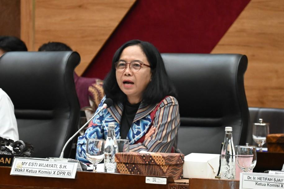 Esti Wijayati Soroti Nasib Guru Non-ASN dan Kendala TKA