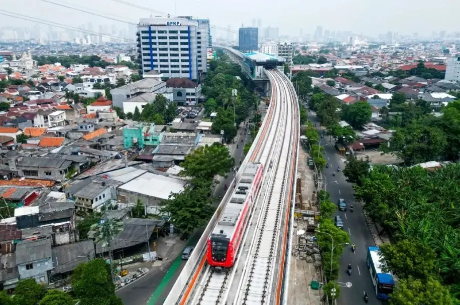 Progres LRT Jakarta Fase 1B Tembus 92,76 Persen, Waskita Klaim Zero Accident Selama Konstruksi