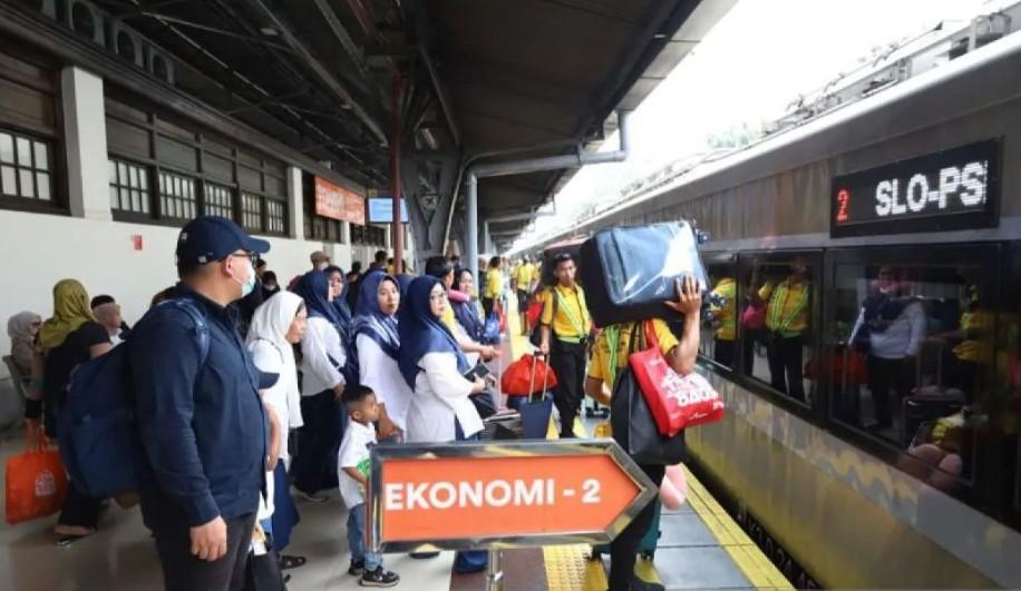 KAI Daop 1 Jakarta Operasikan Sembilan KA Tambahan untuk Libur Panjang Idul Adha 1447 Hijriah