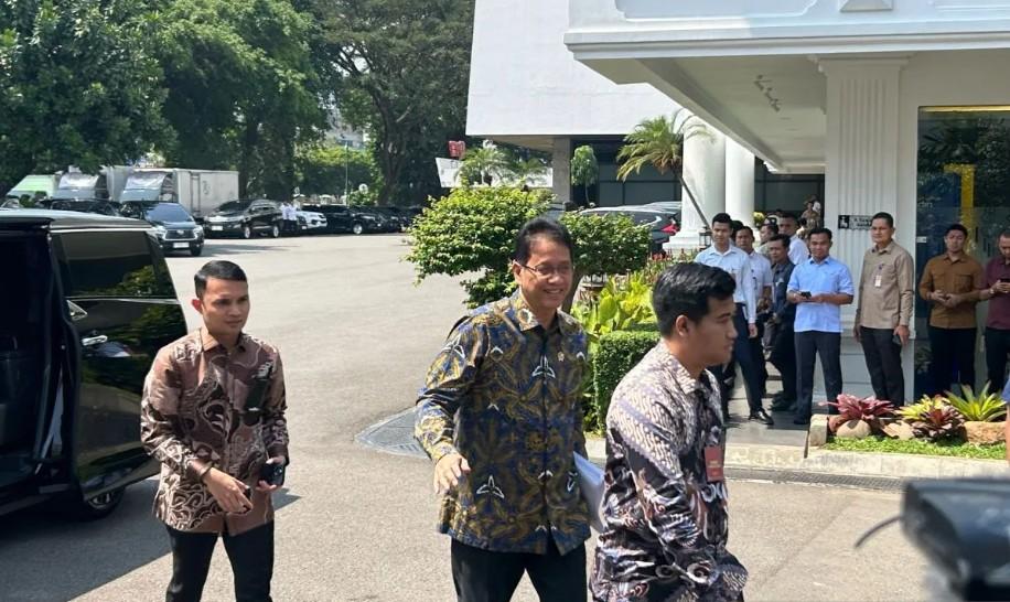 Presiden Prabowo Bahas Pembentukan BUMN Khusus Ekspor Bersama Menteri Ekonomi di Istana