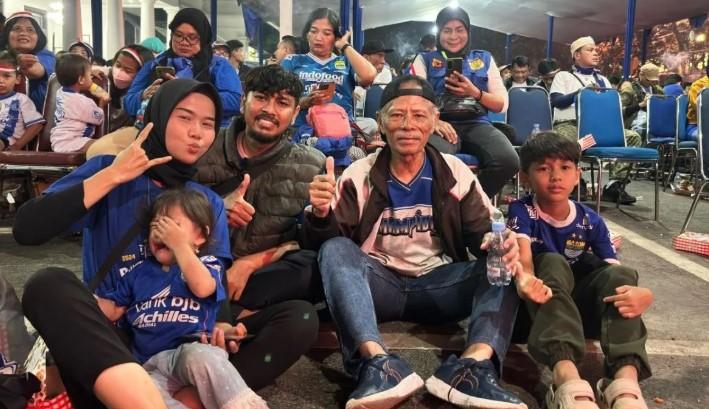 Persib Bandung Menjadi Simbol Cinta dan Warisan Generasi Bobotoh di Jawa Barat