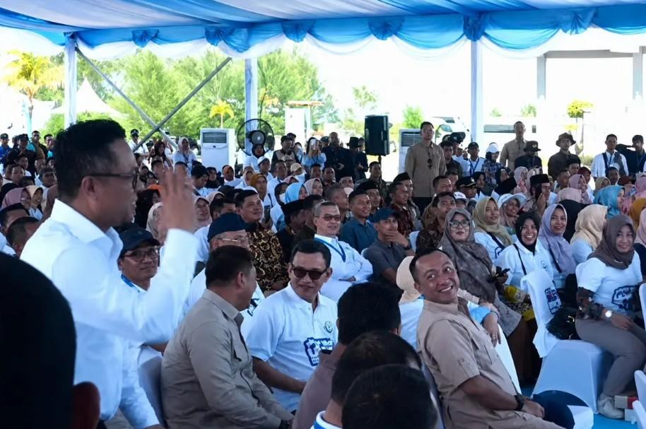 Presiden Prabowo Perkenalkan Danantara dan Dony Oskaria saat Panen Raya Udang di Kebumen