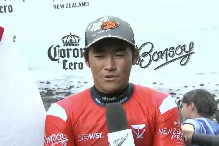 Rio Waida Melaju ke Perempat Final WSL New Zealand Pro 2026
