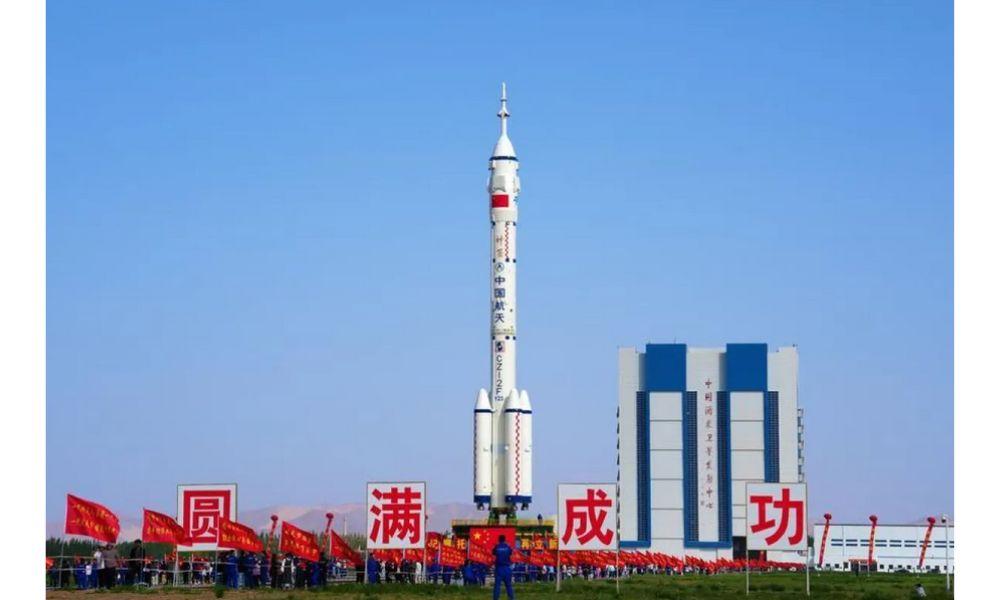 China Tingkatkan Perlindungan Shenzhou-23 dari Ancaman Puing Luar Angkasa