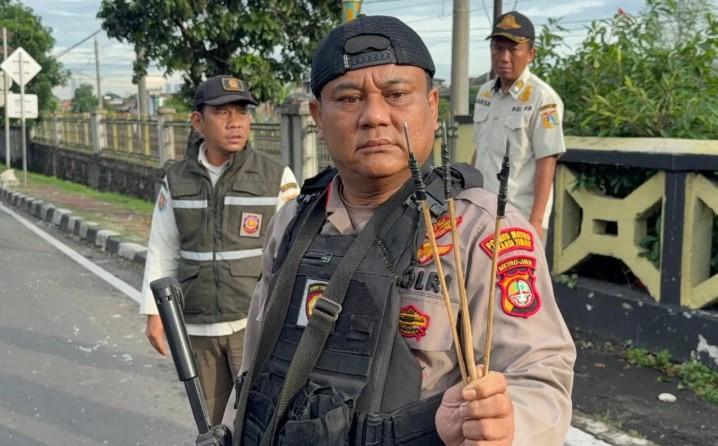 Polisi Sita Busur dan Petasan Saat Bubarkan Tawuran di Klender Jakarta Timur