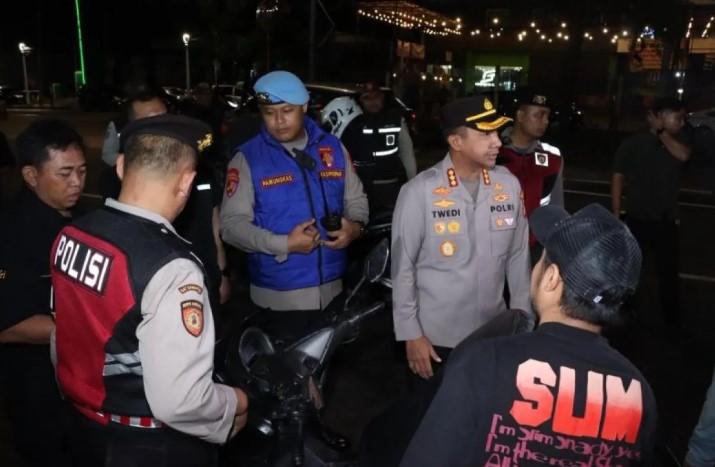 Polres Jakarta Barat Gelar Patroli Skala Besar dan Tangkap Empat Pembawa Sabu serta Tramadol