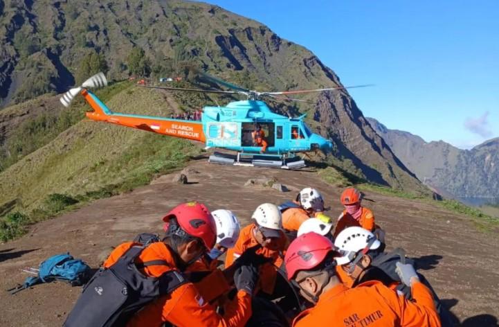 Pendaki Asal Malaysia yang Cedera di Gunung Rinjani Dievakuasi dengan Helikopter