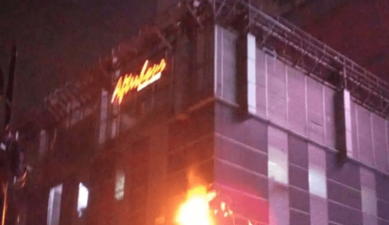 Kebakaran Kedai Kopi di Poins Square Sebabkan Kerugian Rp17 Juta dan Satu Orang Luka Bakar