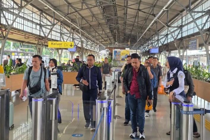 KAI Daop 1 Jakarta Berangkatkan 38 Ribu Penumpang pada Puncak Arus Libur Idul Adha 2026
