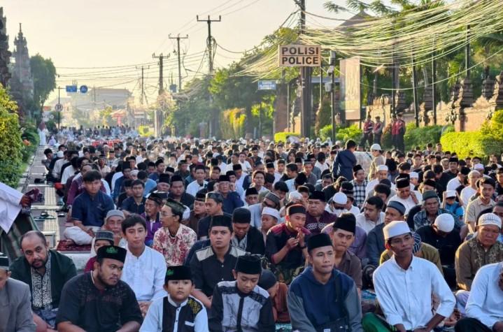 PLN Bali Selatan Siagakan Kelistrikan di Titik Sholat Idul Adha Demi Ibadah Aman dan Nyaman