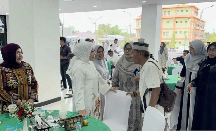 Rahmawati Salurkan Hewan Kurban ke Wilayah Padat Penduduk di Kaltara, Presiden Prabowo Kirim Tujuh Ekor Sapi