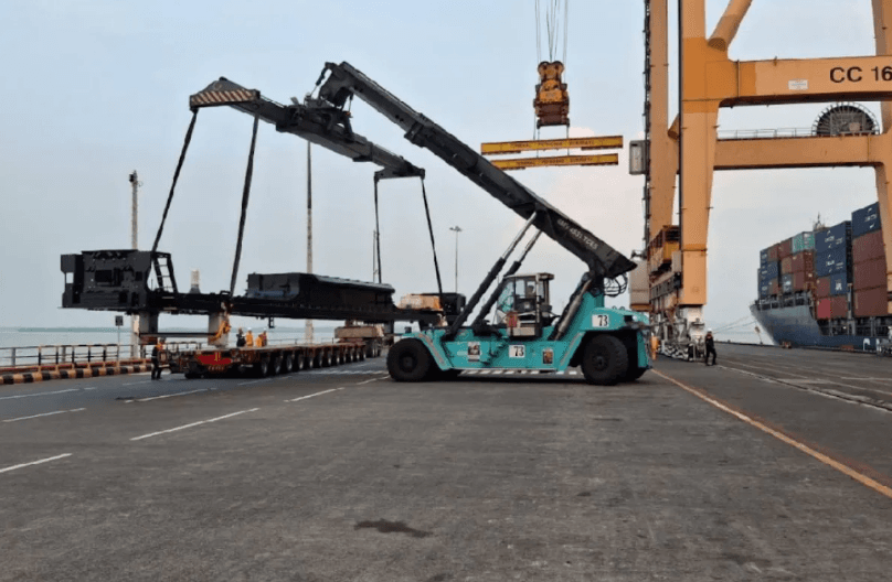 TPS Surabaya Menjadi Hub Ekspor Tiga Unit Locomotive Platform INKA ke Australia, Total Pengiriman Capai 16 Unit