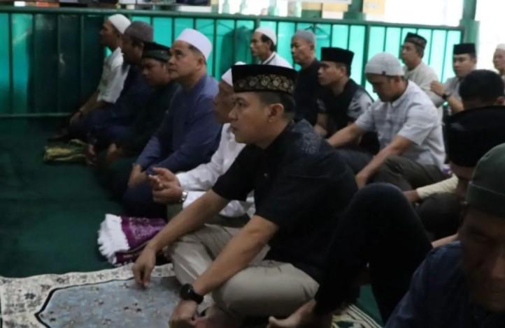 Polres Kepulauan Seribu Salurkan Puluhan Hewan Kurban untuk Warga dan Tempat Ibadah