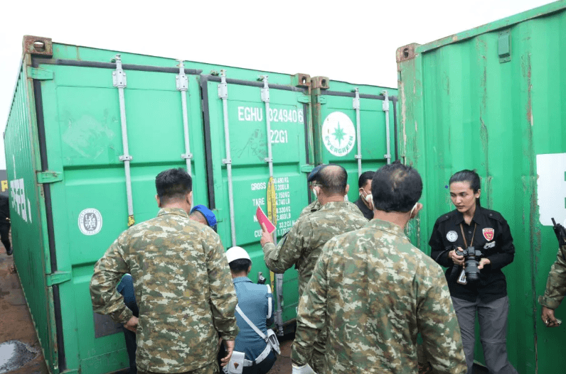 Peninjauan Kepala Staf Umum (Kasum) TNI Letjen TNI Richard Taruli H. Tampubolon terhadap barang bukti dari penggagalan penyel