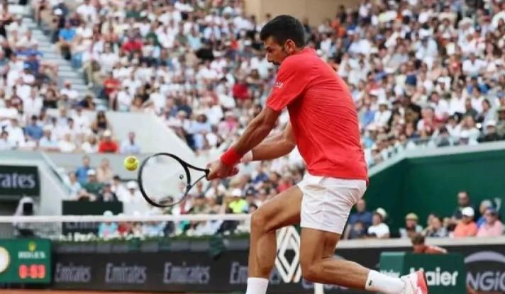 Novak Djokovic Lolos Dramatis ke Babak Ketiga French Open Usai Ditahan Petenis Tuan Rumah