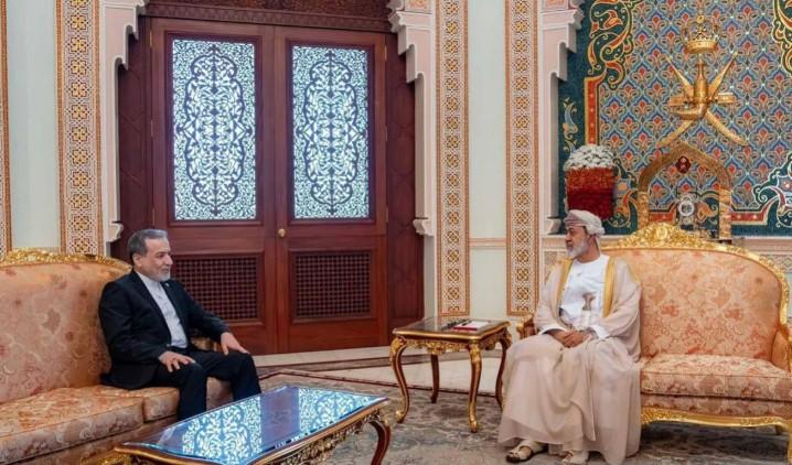 Trump Ancam Oman soal Selat Hormuz, AS Siap Bertindak Tegas