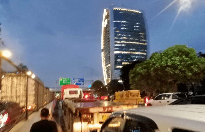 Kemacetan Panjang di Tanjung Priok Hingga Cilincing Melumpuhkan Arus Kendaraan pada Kamis Sore