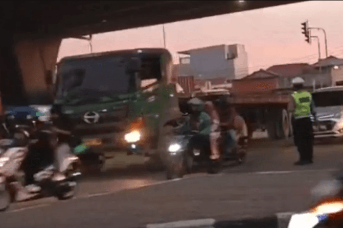 Kemacetan Panjang di Tanjung Priok hingga Cilincing Dipicu Aktivitas Bongkar Muat Kontainer di Depo Marunda