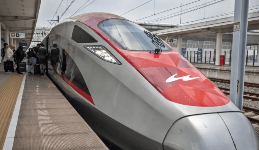 Kereta Cepat Jakarta-Bandung Dorong Transfer Teknologi, Insinyur China dan Indonesia Perkuat Kolaborasi Operasional 350 km/ja