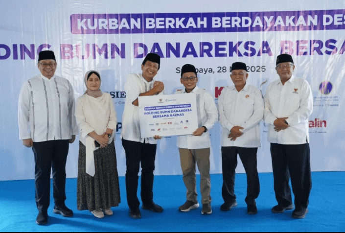 Holding Danareksa Salurkan 14 Sapi dan 12 Kambing Kurban untuk 3.800 Keluarga Prasejahtera di Kawasan SIER