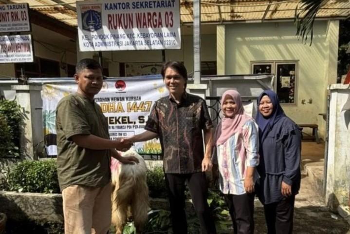 Once Mekel Salurkan Dua Sapi dan 25 Kambing Kurban pada Idul Adha 1447 Hijriah