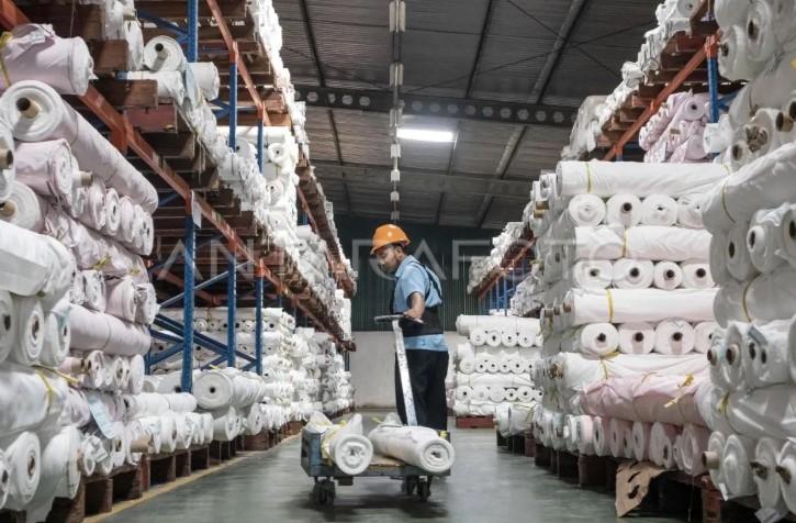 CORE Sebut Penguatan Industri Bahan Baku Jadi Kunci Ketahanan Manufaktur Nasional