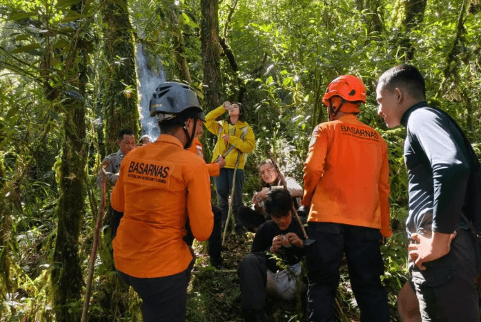 Tiga Pendaki Tersesat di Gunung Batukaru Bali Berhasil Ditemukan Selamat oleh Tim SAR Gabungan