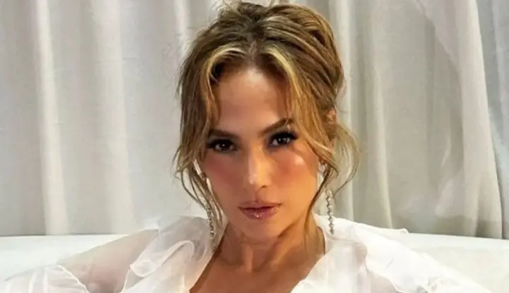 J-Lo Kaget dan Gembira, Lagu “On the Floor” Kembali Masuk Tangga Lagu Billboard Setelah 15 Tahun