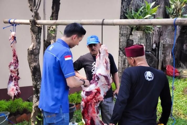 Partai Demokrat DKI Salurkan 1.500 Paket Daging Kurban untuk Warga Jakarta