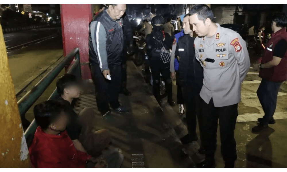 Polisi Tangkap Dua Pembawa Obat Terlarang Saat Razia Kejahatan Jalanan di Jakarta Barat
