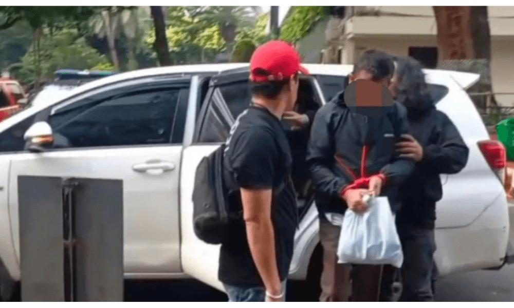 Sopir Taksi Daring Perusak Mobil di Tol JORR Ditangkap, Aksi Terekam Video Viral