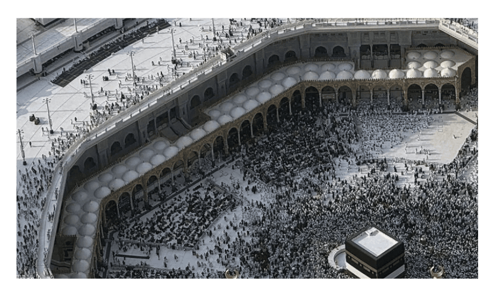 Jemaah Haji dari Berbagai Negara Padati Masjidil Haram untuk Melaksanakan Tawaf Wada Sebelum Tinggalkan Makkah