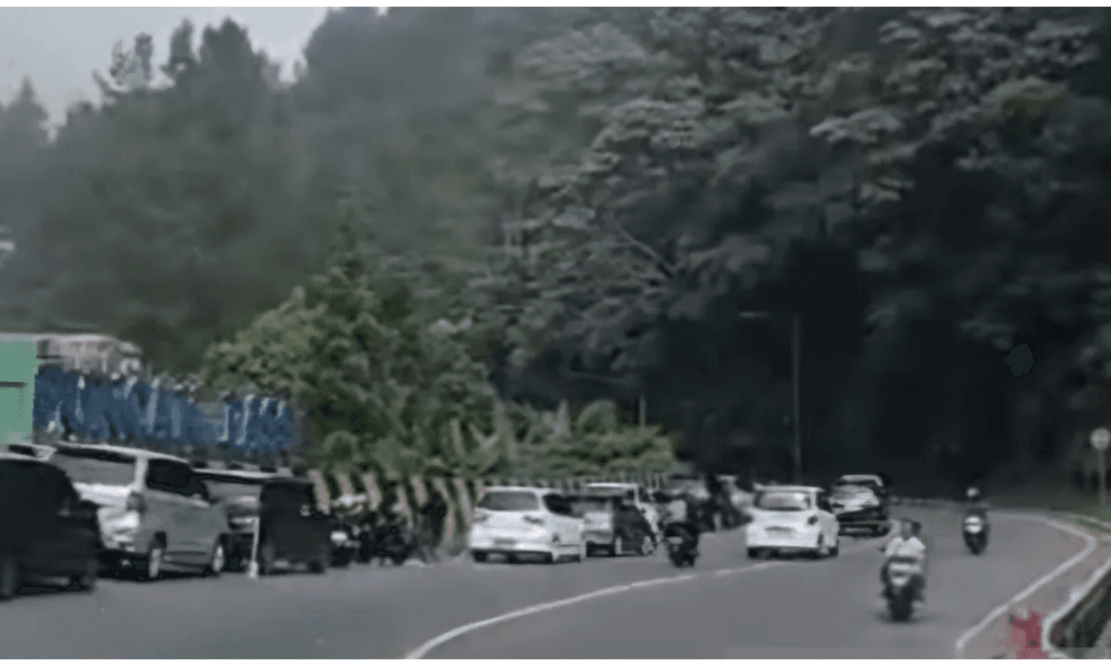 Polres Cianjur Arahkan Pengendara Gunakan Jalur Jonggol dan Sukabumi untuk Hindari Macet Puncak