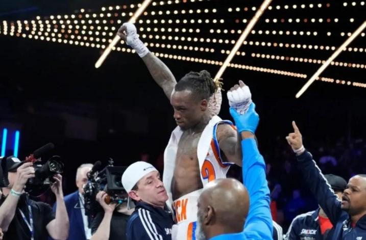 O'Shaquie Foster Pertahankan Gelar Juara Dunia WBC Usai Kalahkan Raymond Ford di Houston