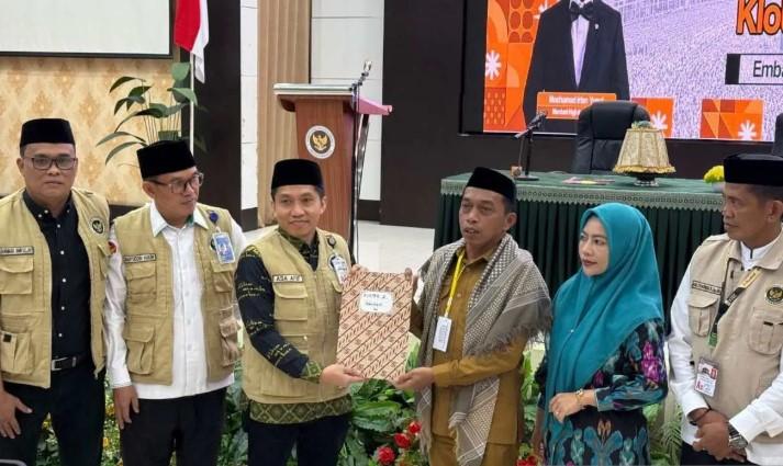Bupati Sidrap Jemput Langsung 391 Jamaah Haji yang Tiba di Tanah Air Melalui Makassar