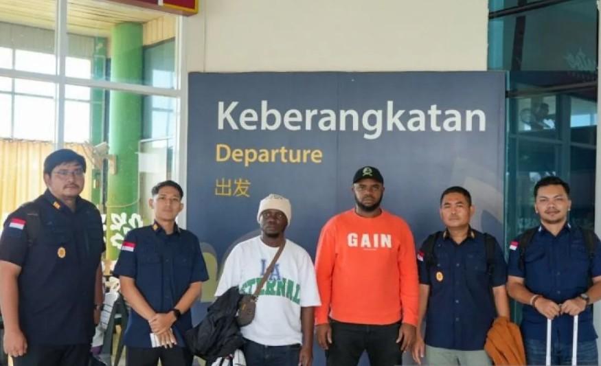 Dua WNA Nigeria Dideportasi dari Indonesia karena Overstay Lebih dari 60 Hari