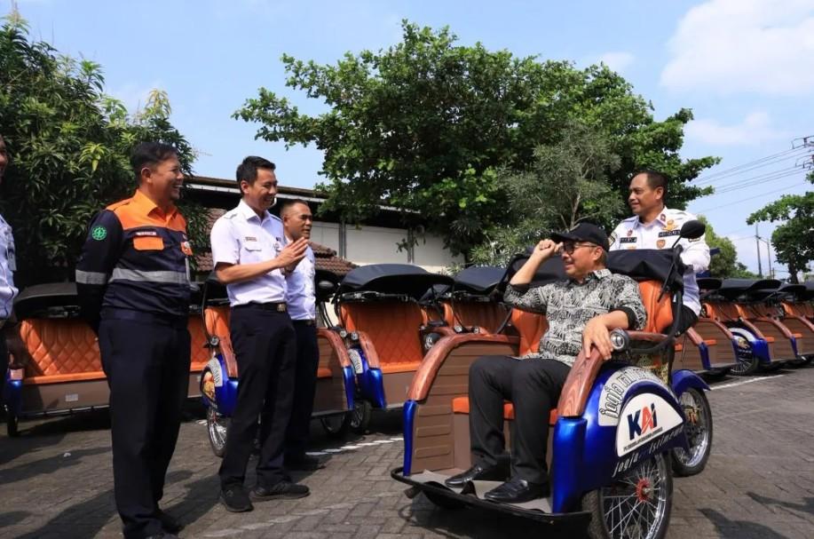 KAI Salurkan 50 Becak Listrik untuk Pengayuh di Yogyakarta, Dukung Transportasi Ramah Lingkungan dan Pariwisata Berkelanjutan