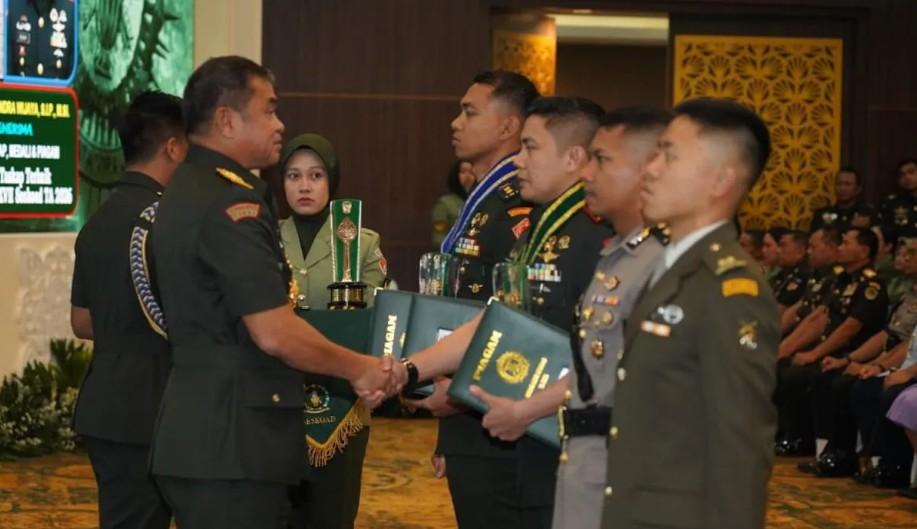 Teddy Indra Wijaya Raih Penghargaan Penulis Taskap Terbaik Dikreg LXVII Seskoad 2026