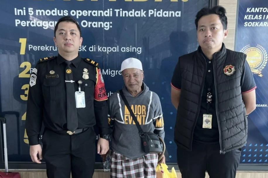 Imigrasi Bandarlampung Deportasi WNA Asal Yaman Setelah Overstay 66 Hari di Indonesia