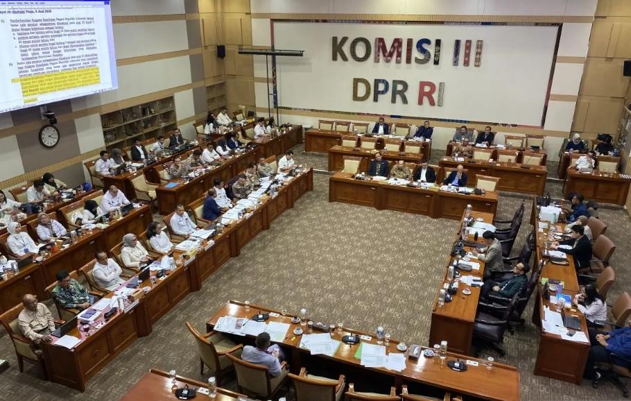 DPR dan Pemerintah Sepakati Polisi Aktif Bisa Isi Jabatan Sipil Terkait Fungsi Kepolisian dalam RUU Polri