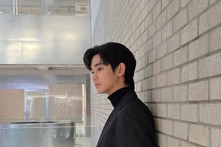 Kim Soo Hyun Kembali Syuting Iklan Merek Fesyen Setelah Vakum Akibat Kontroversi